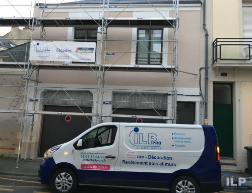 Peinture de la façade d&rsquo;une maison de ville